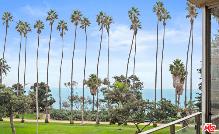 Property Photo:  515 Ocean Ave  CA 90402 