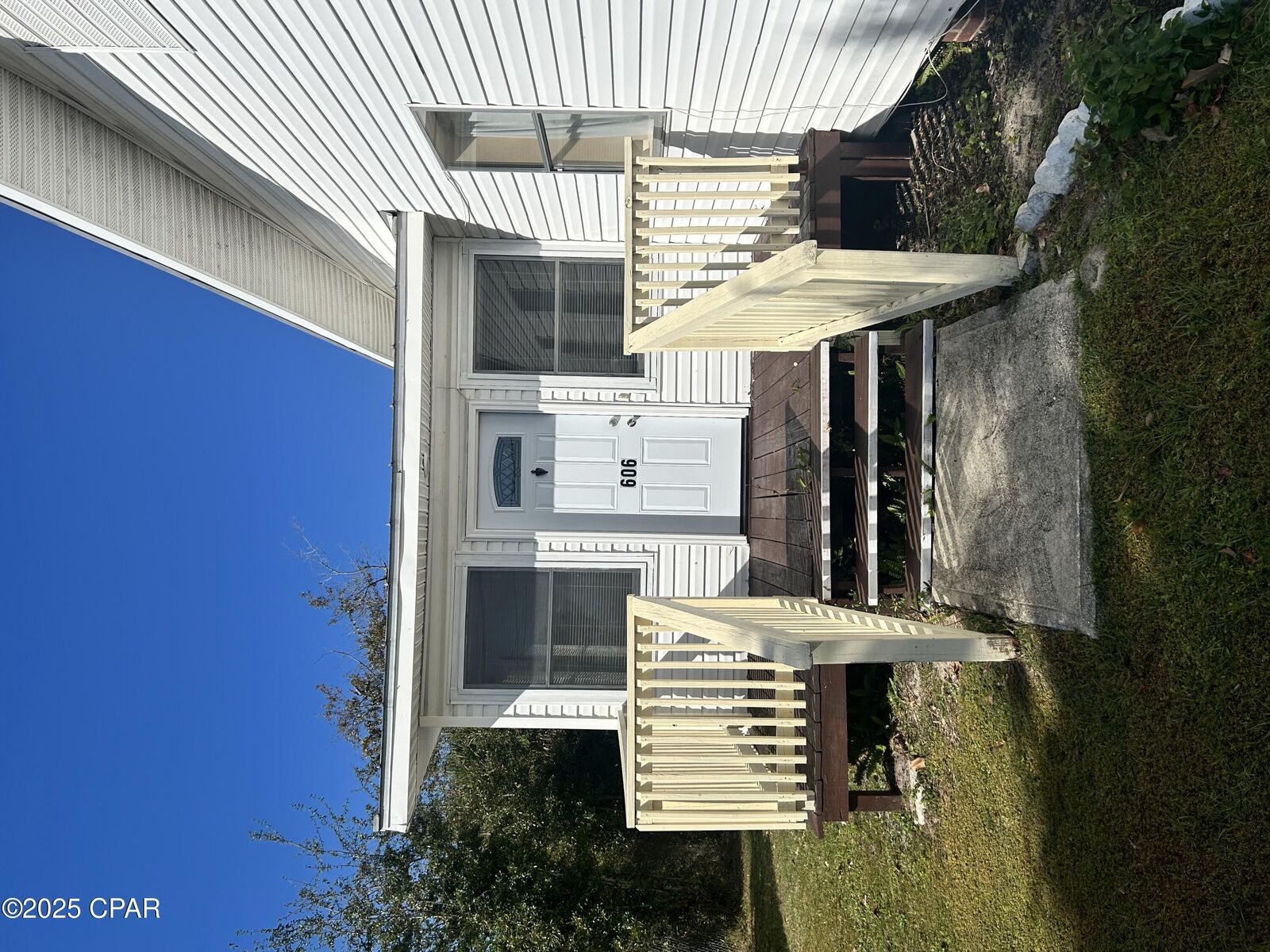 Property Photo: 606 Florida Avenue FL 32444