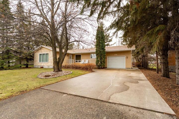 Property Photo: 440 Elm Avenue MB R0E 0C0