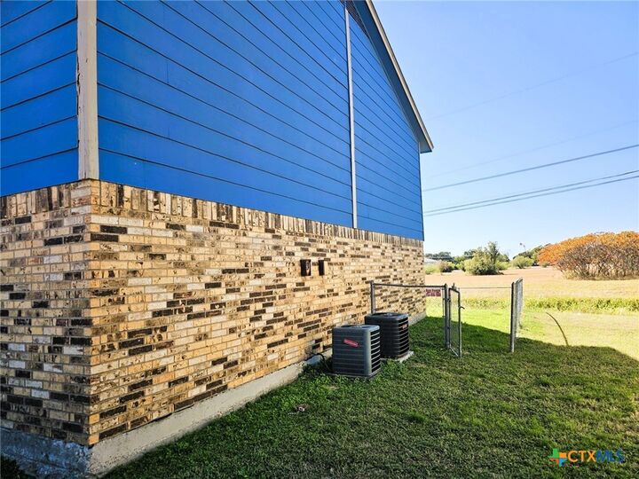 Property Photo: 1107 Eastside Drive TX 76543