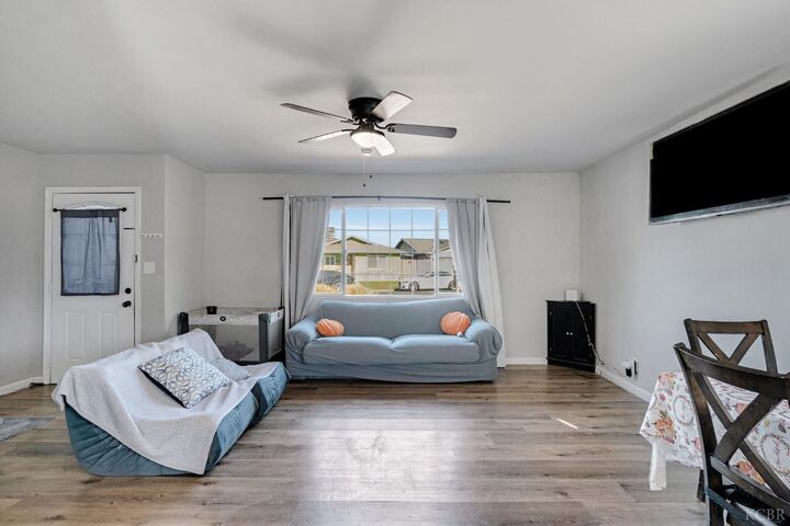 Property Photo:  1765 Parkside Drive  CA 93230 