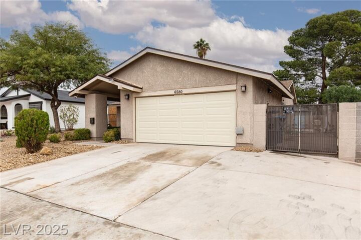 Property Photo: 6580 Mountainwood Lane NV 89103