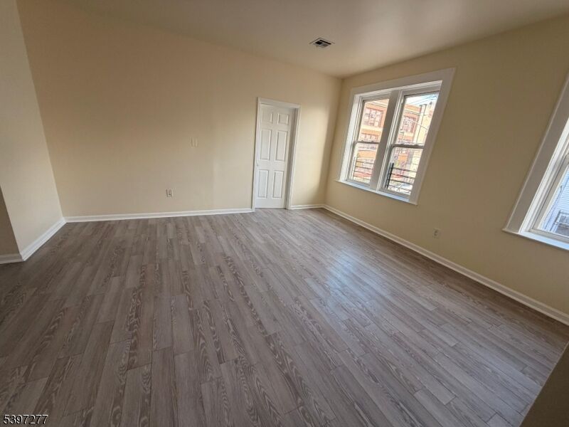 Property Photo:  120 Bragaw Ave 3  NJ 07112 