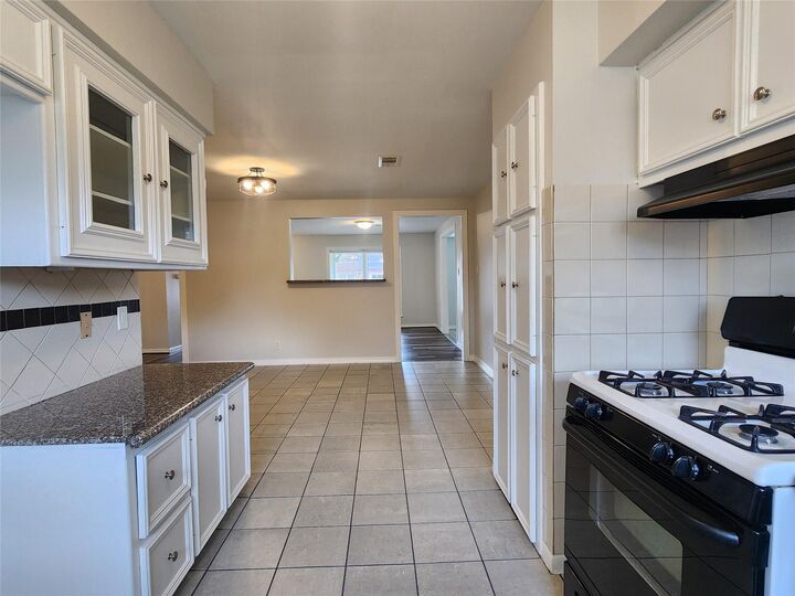 Property Photo:  4214 Wuthering Heights Drive  TX 77045 