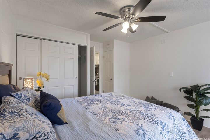 Property Photo: 425 Ena Road 405C HI 96815