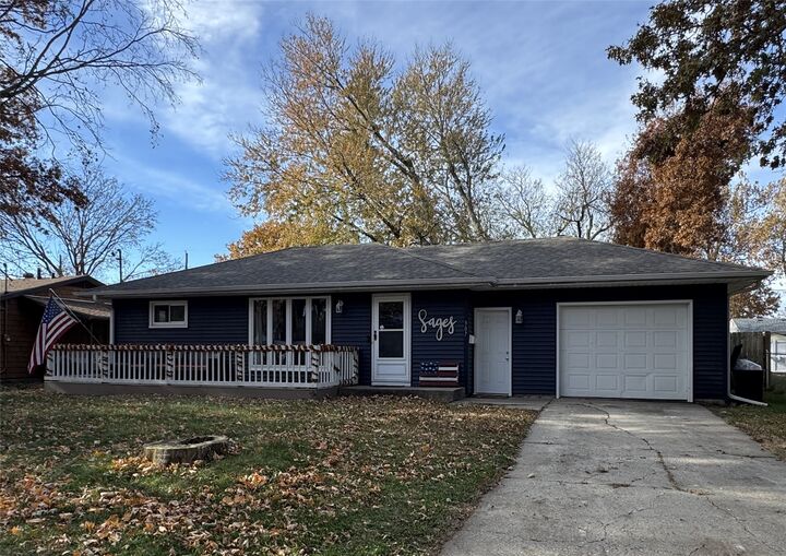 Property Photo:  307 E 19th Street N  IA 50208 