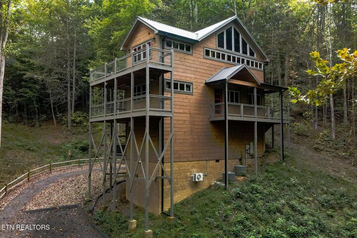 Property Photo: 5175 Riversong Way TN 37862