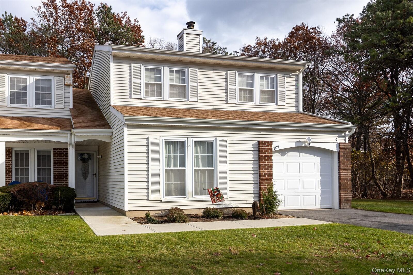 Property Photo:  205 Haddon Hollow Court  NY 11953 