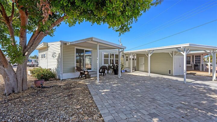 Property Photo:  2203 Minnesota Avenue  FL 34207 