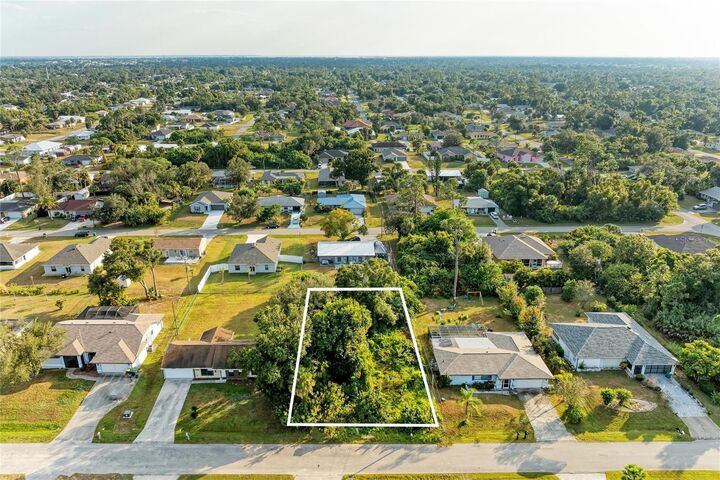 Property Photo:  20561 Tappan Zee Drive  FL 33952 