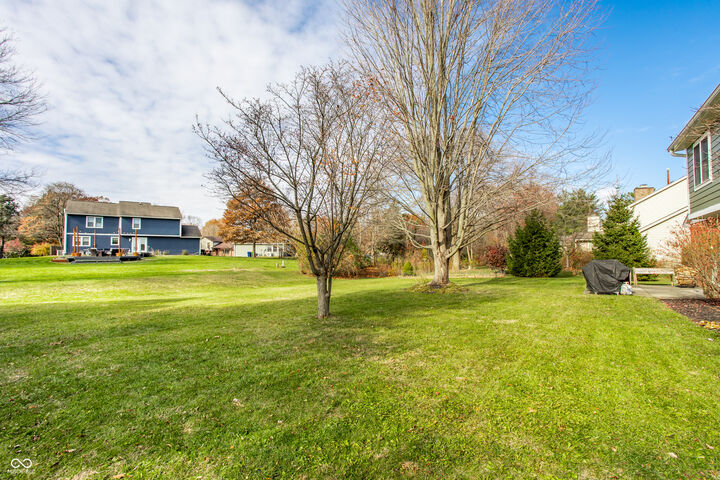 Property Photo:  10 Danbury Court  IN 46077 