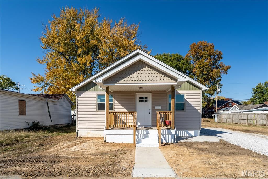 Property Photo:  1809 Rhodes Street  IL 62060 