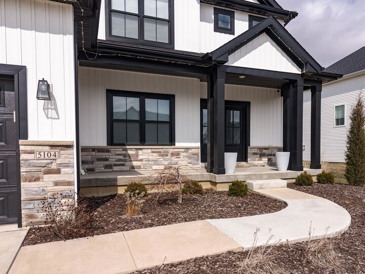 Property Photo:  5104 Finlen Lane  IL 61705 