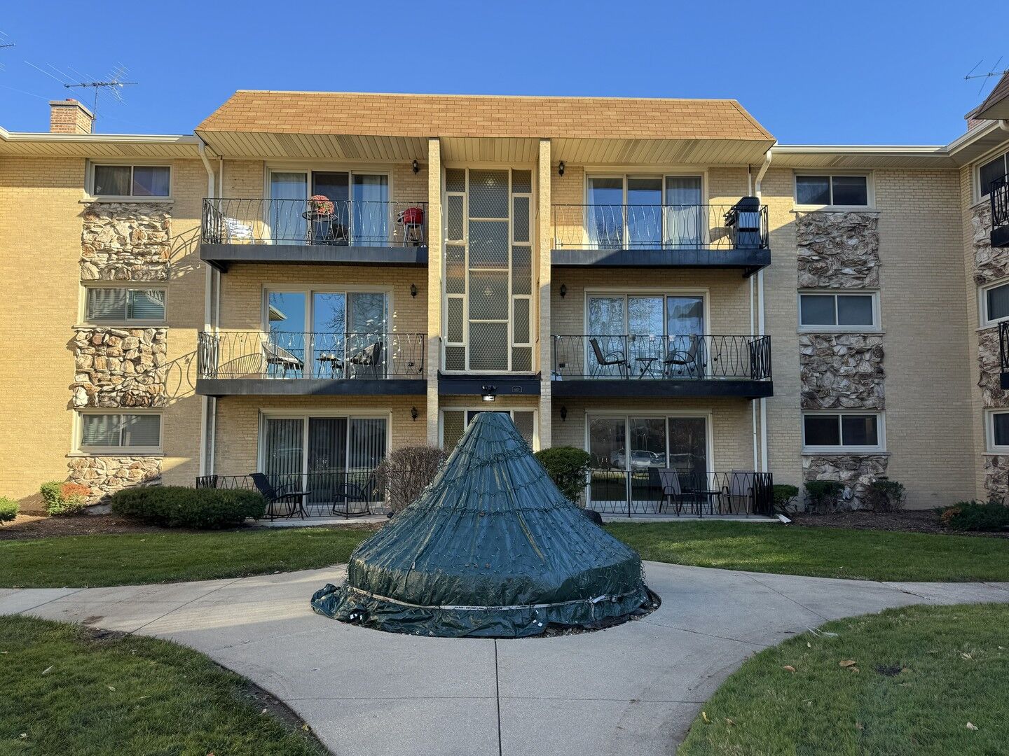 Property Photo:  6875 N Northwest Highway 1D  IL 60631 