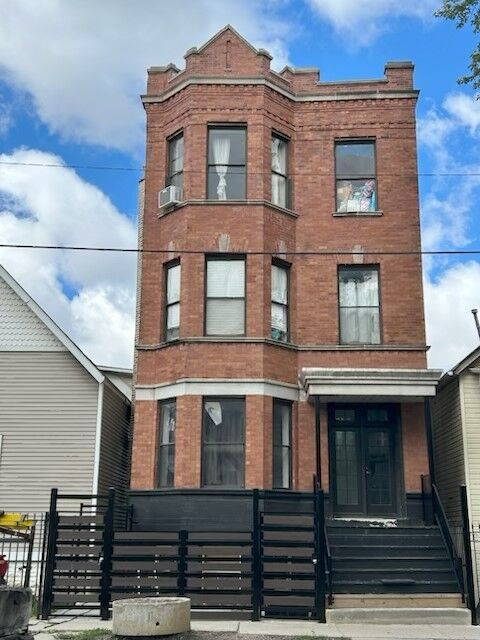 Property Photo:  1628 N Kimball Avenue 2  IL 60647 