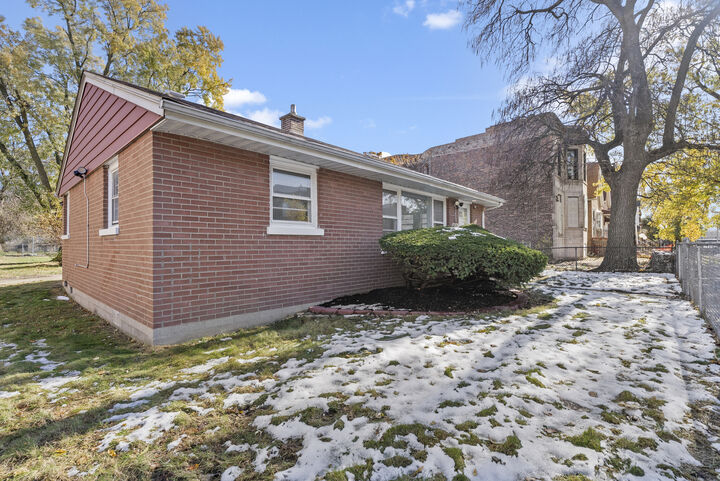Property Photo:  6813 S Champlain Avenue  IL 60637 