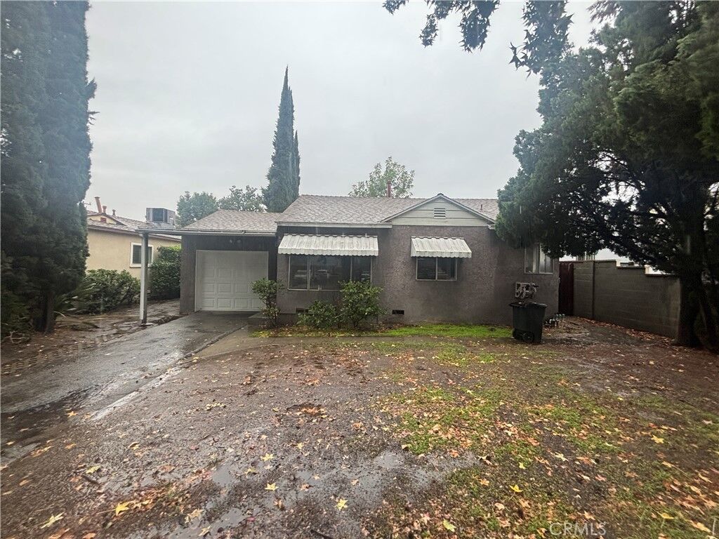 Property Photo: 6917 Matilija Avenue CA 91405