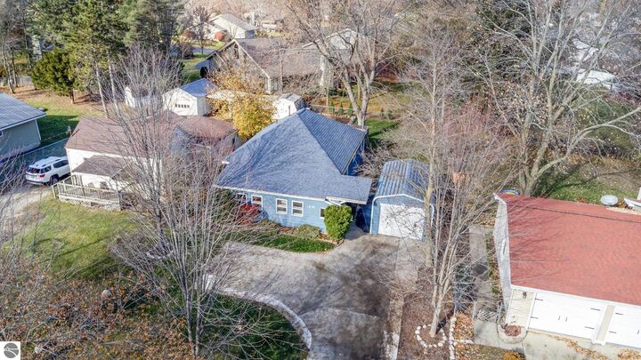 Property Photo: 1435 E Broadway Street MI 48858