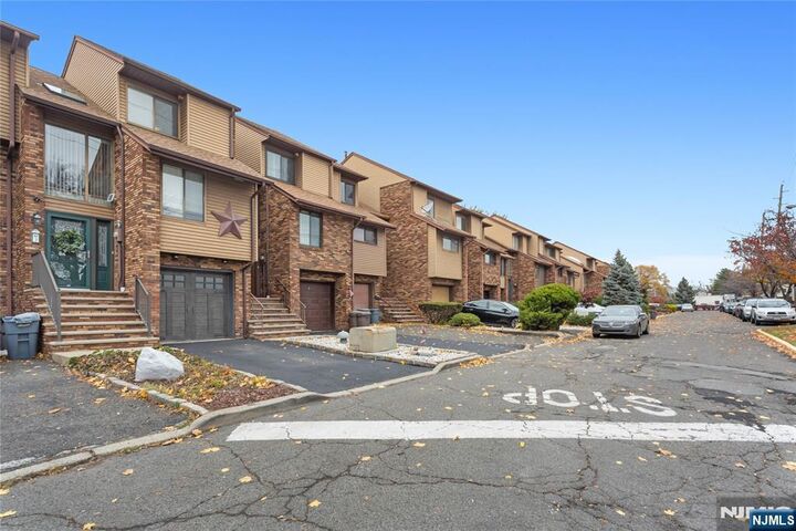 Property Photo:  3 Ross Road  NJ 07057 