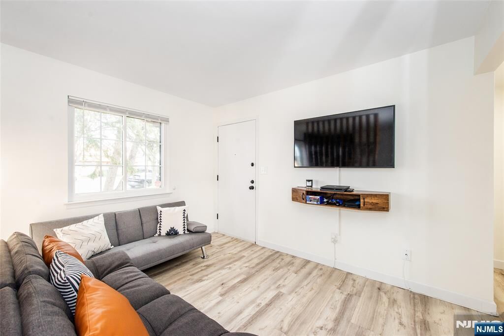 Property Photo:  79 Getty Avenue 4B  NJ 07011 