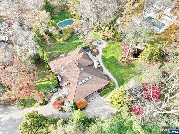 Property Photo:  4 Summertree Way  NJ 07645 