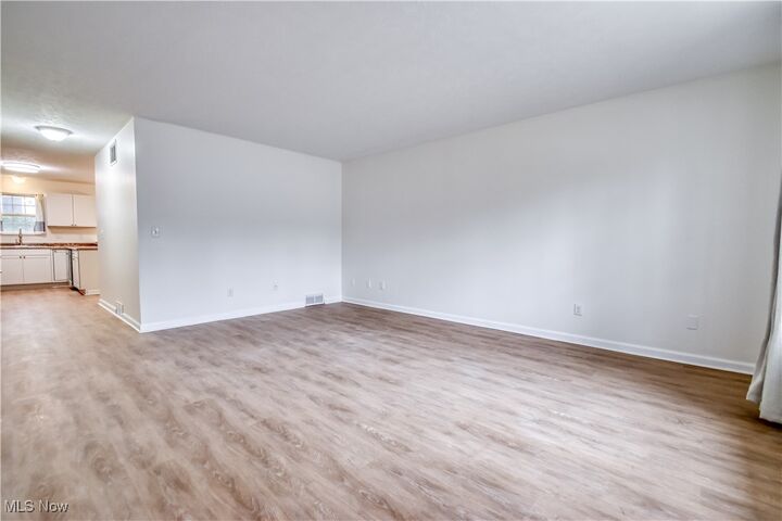 Property Photo: 233 Gulls Cove OH 44077