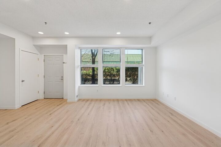 Property Photo:  150 E Burnsville Parkway 116  MN 55337 