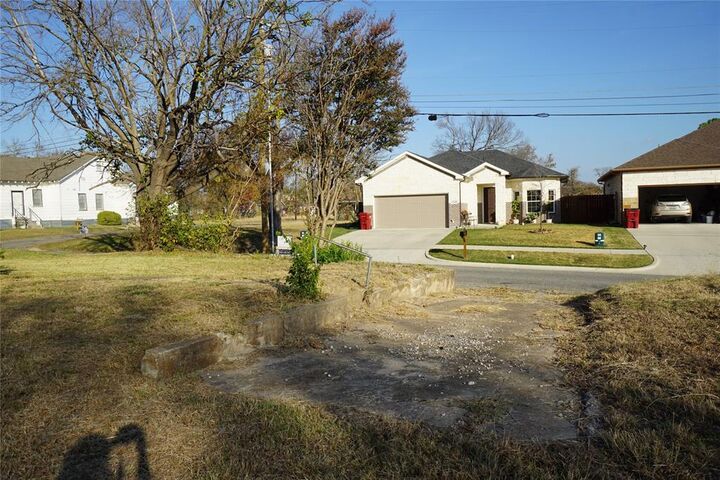 Property Photo:  1227 Maple Street  TX 75418 