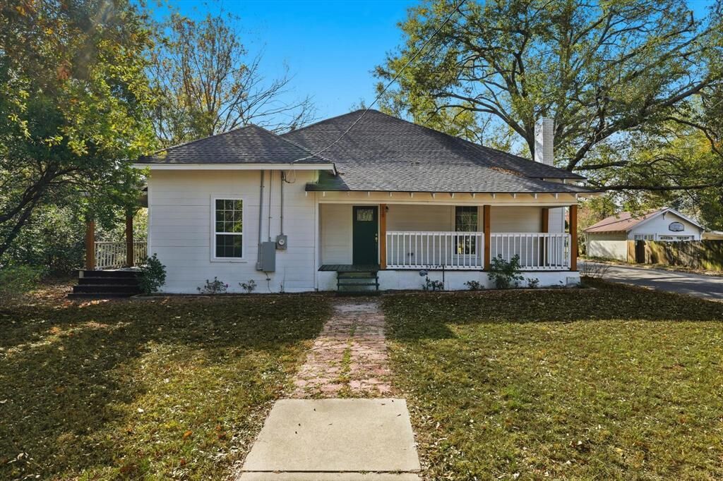Property Photo: 602 College Street TX 75482