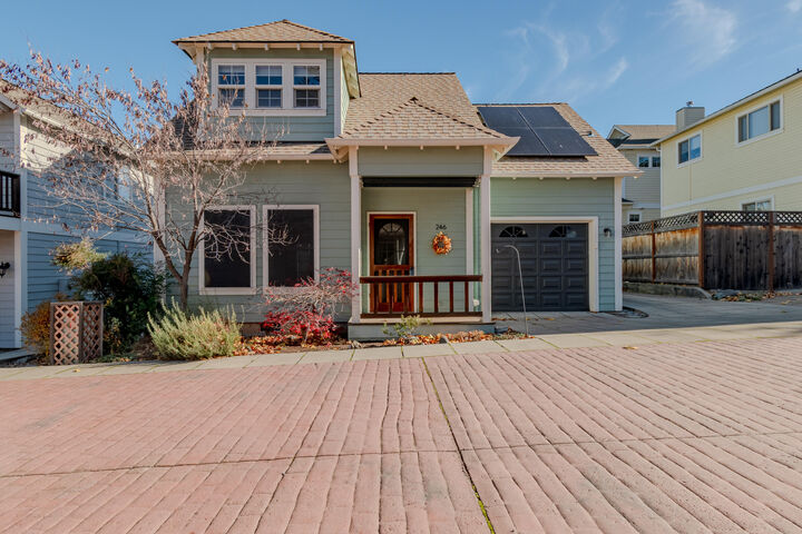 246 9th St Alley  Ashland OR 97520 photo