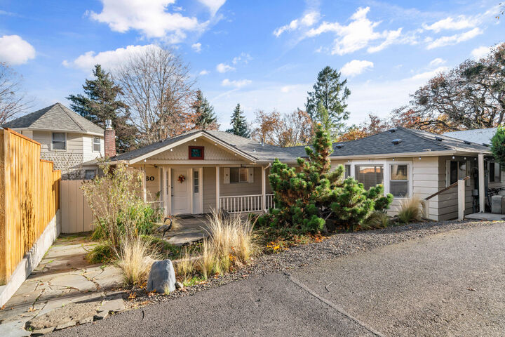 560 Woodberry Lane  Jacksonville OR 97530 photo