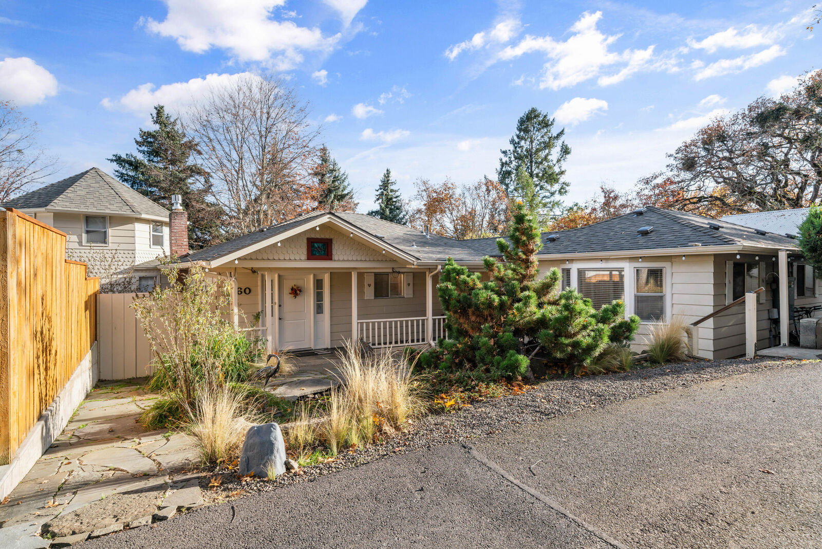 Property Photo:  560 Woodberry Lane  OR 97530 