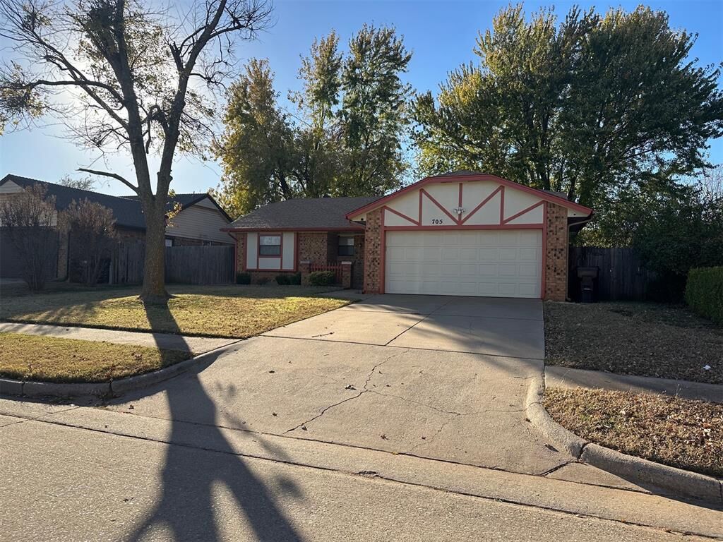 Property Photo: 705 Cottonwood Drive OK 73160