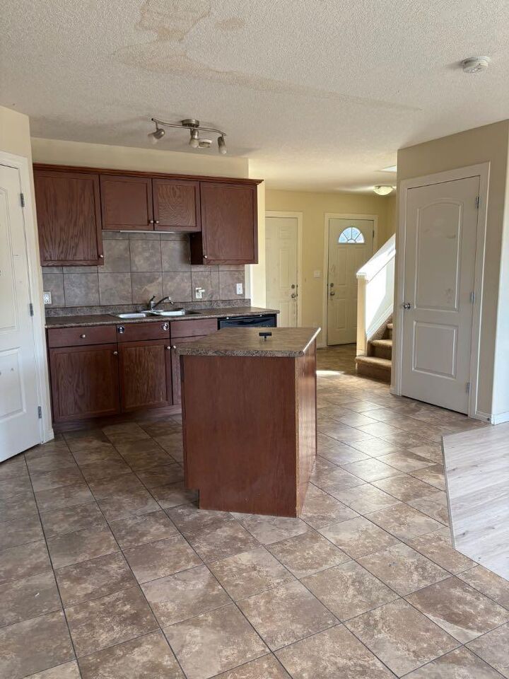 Property Photo: 6802 50 Avenue 32 AB T4V 5C7