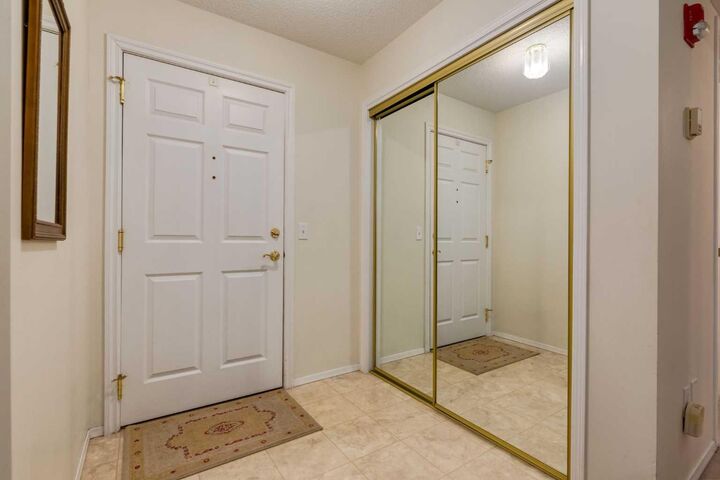 Property Photo: 3204 Sienna Park Green SW 3204 AB T3H 3N7