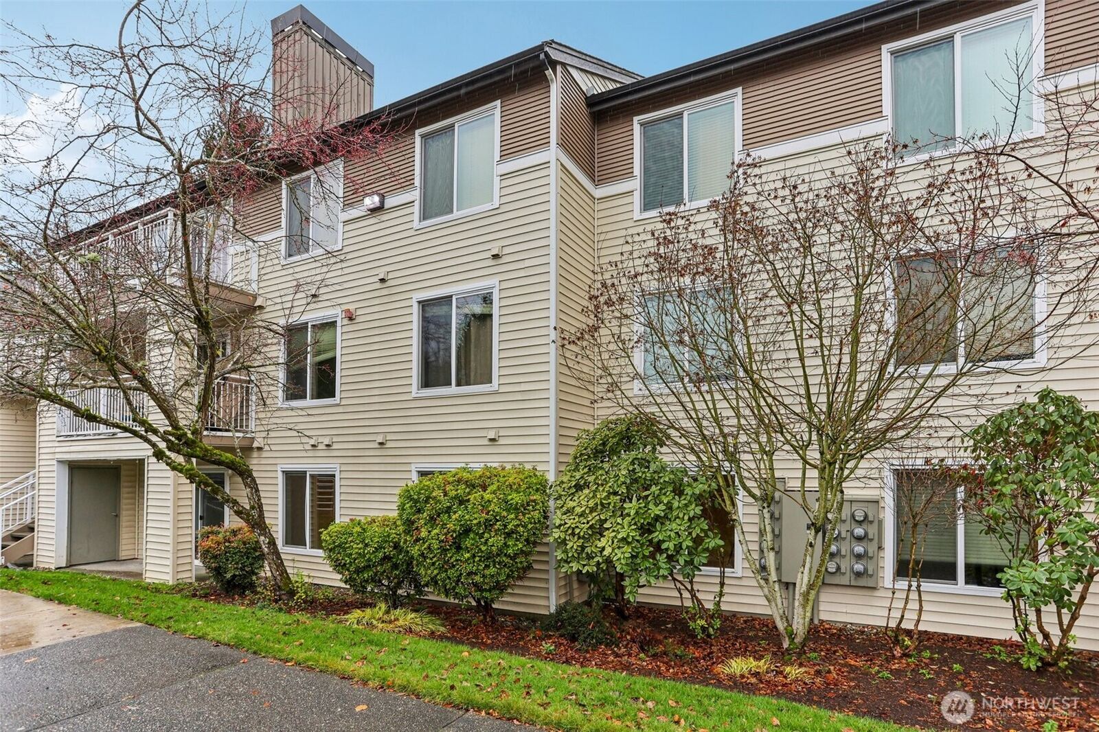 Property Photo:  12303  Harbour Pointe Boulevard W101  WA 98275 