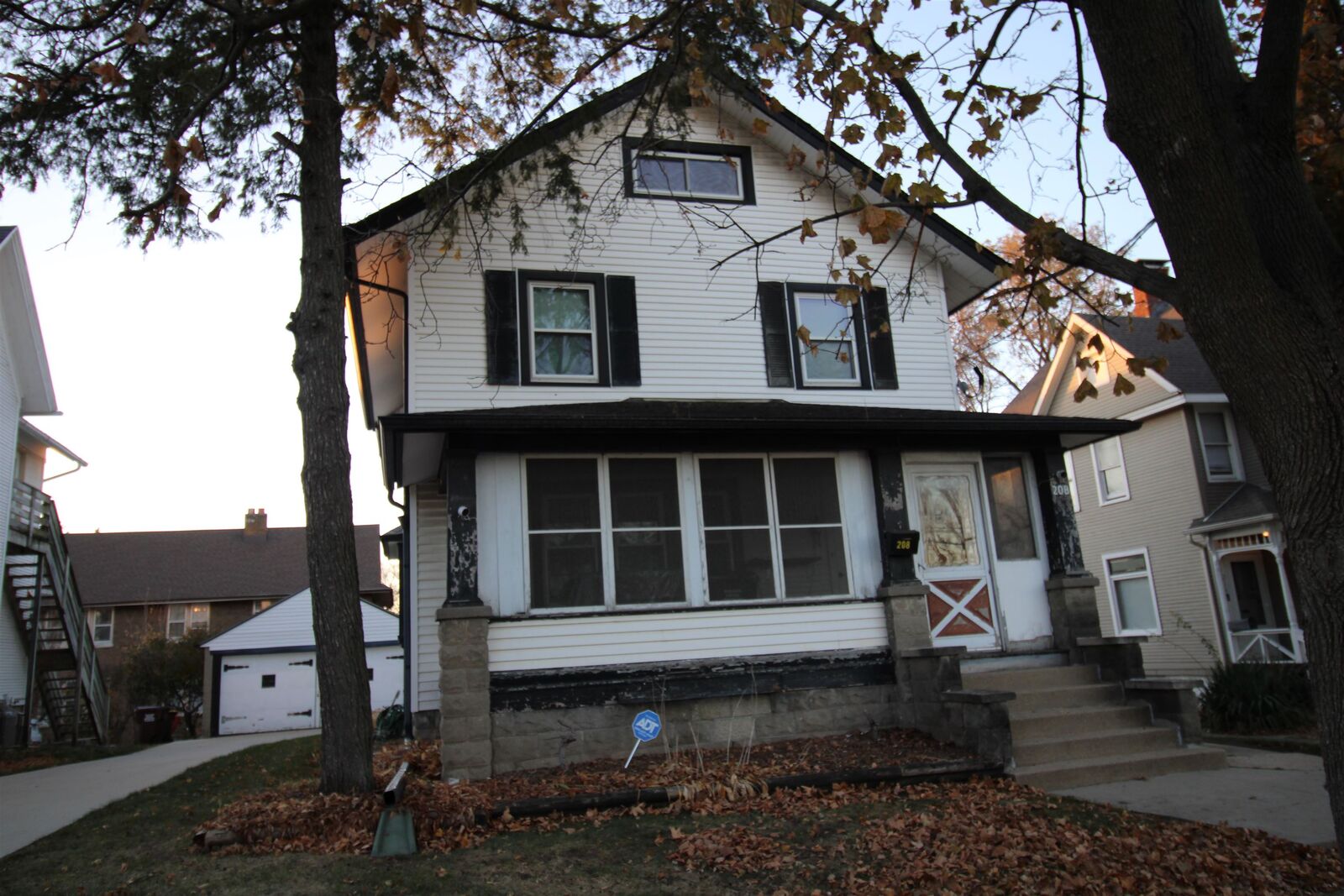 Property Photo: 208 Summit Street IL 61107