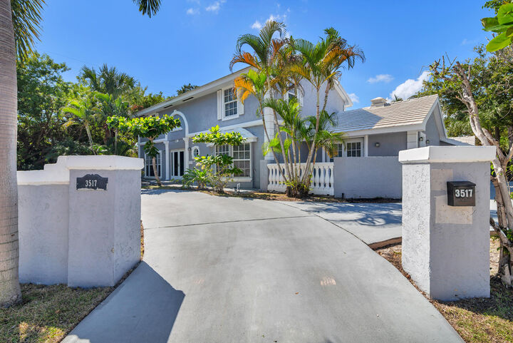 Property Photo:  3517 N Flagler Drive  FL 33407 