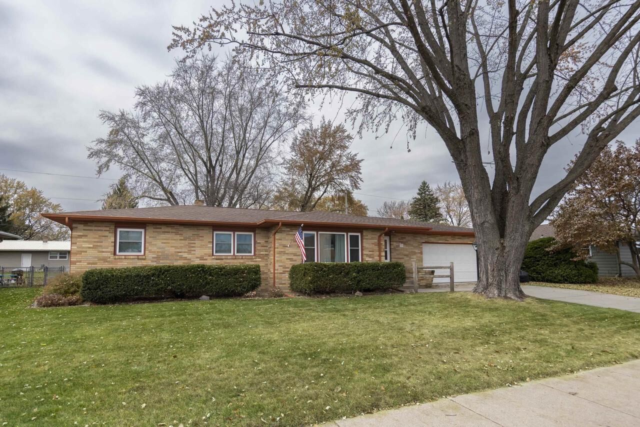 Property Photo:  32 South Pontiac Drive  WI 53545 