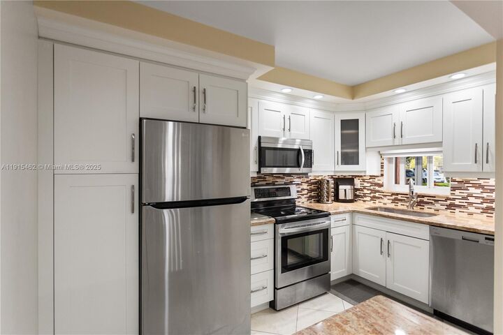 9820 S Hollybrook Lake Dr 16-105  Pembroke Pines FL 33025 photo