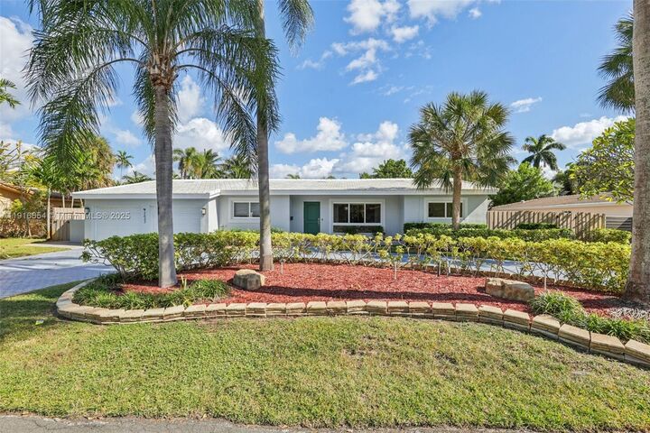 Property Photo: 2632 NE 26th Ave FL 33306