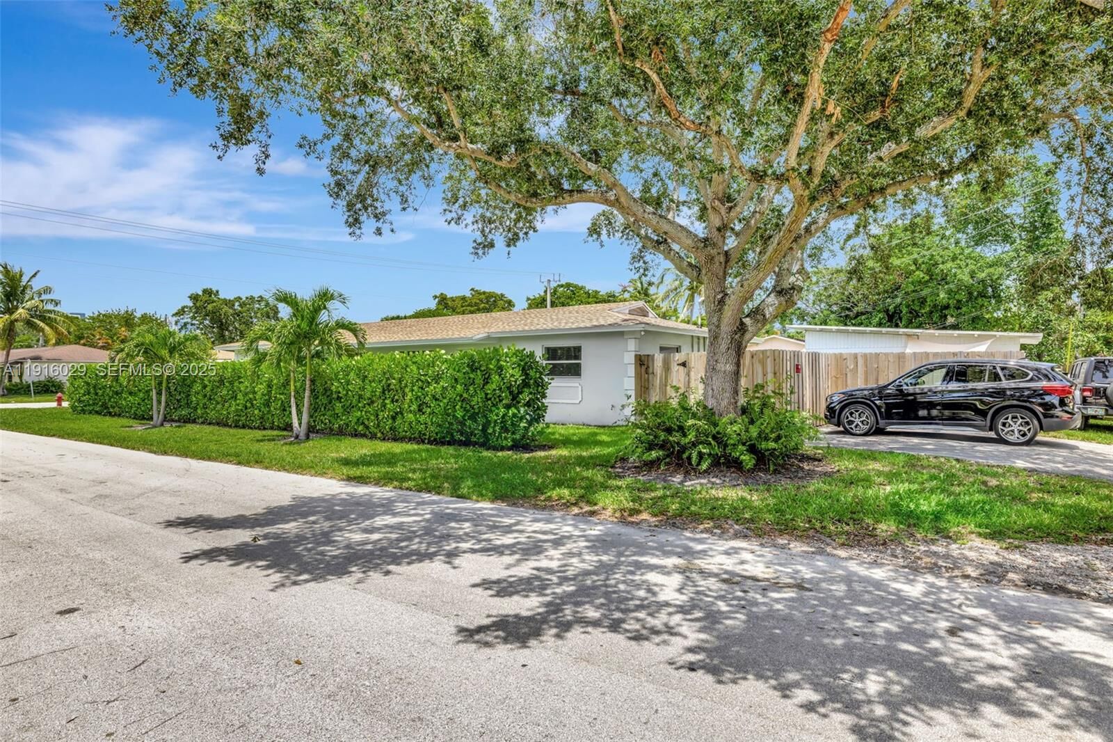 Property Photo: 1504 SW 6th Ave 1504 FL 33315