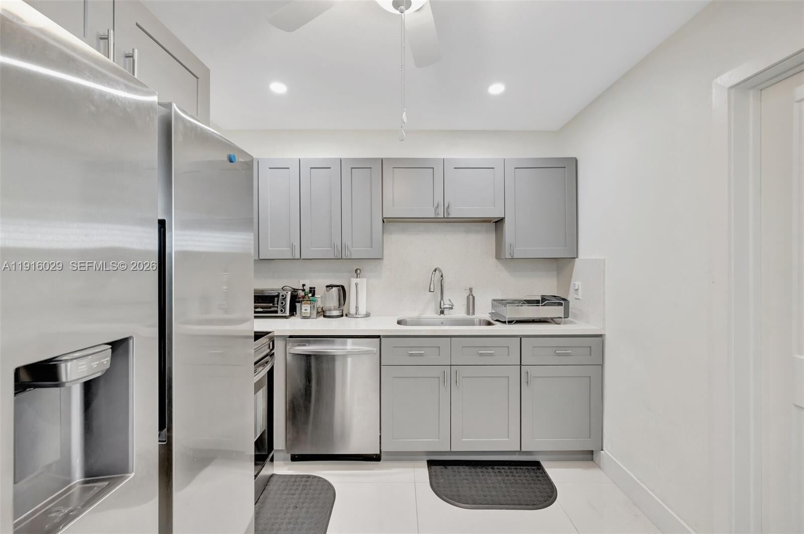 Property Photo:  1504 SW 6th Ave 1504  FL 33315 