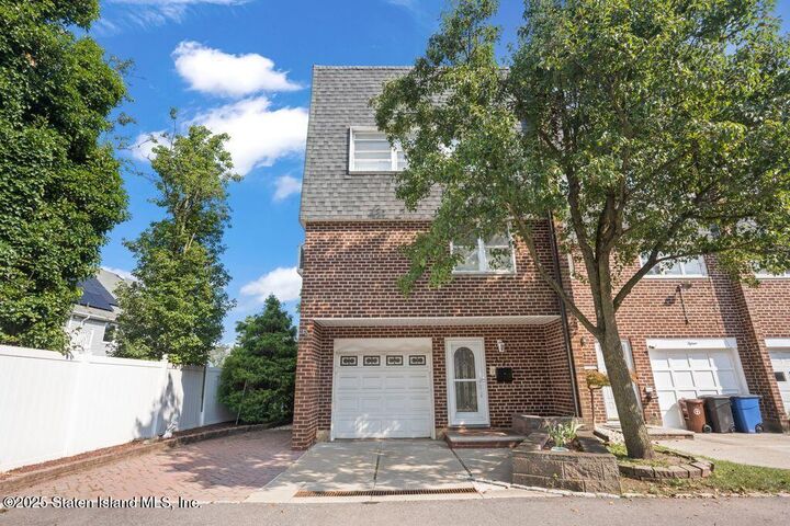 Property Photo:  14 Yacht Club Cove Street  NY 10308 