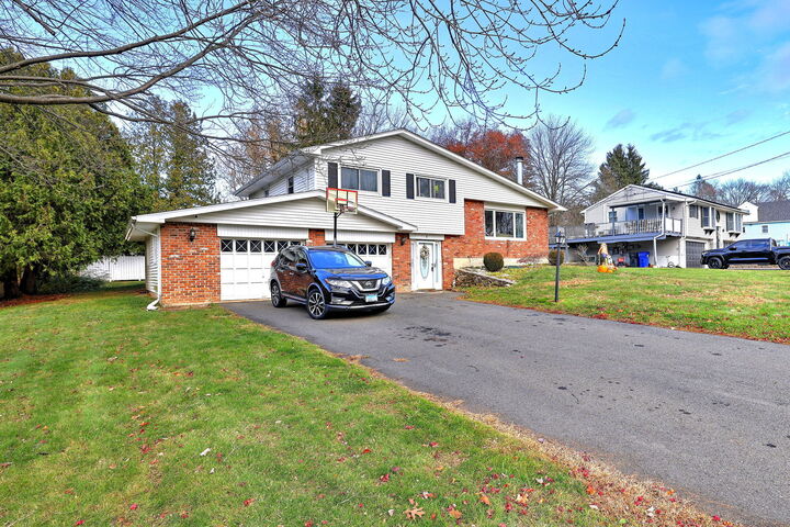 Property Photo:  6 Stanley Drive  CT 06483 