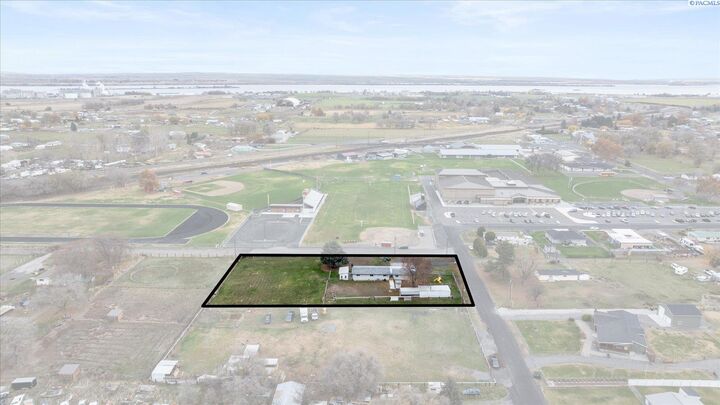 Property Photo:  220006 E 59th Ave  WA 99337 