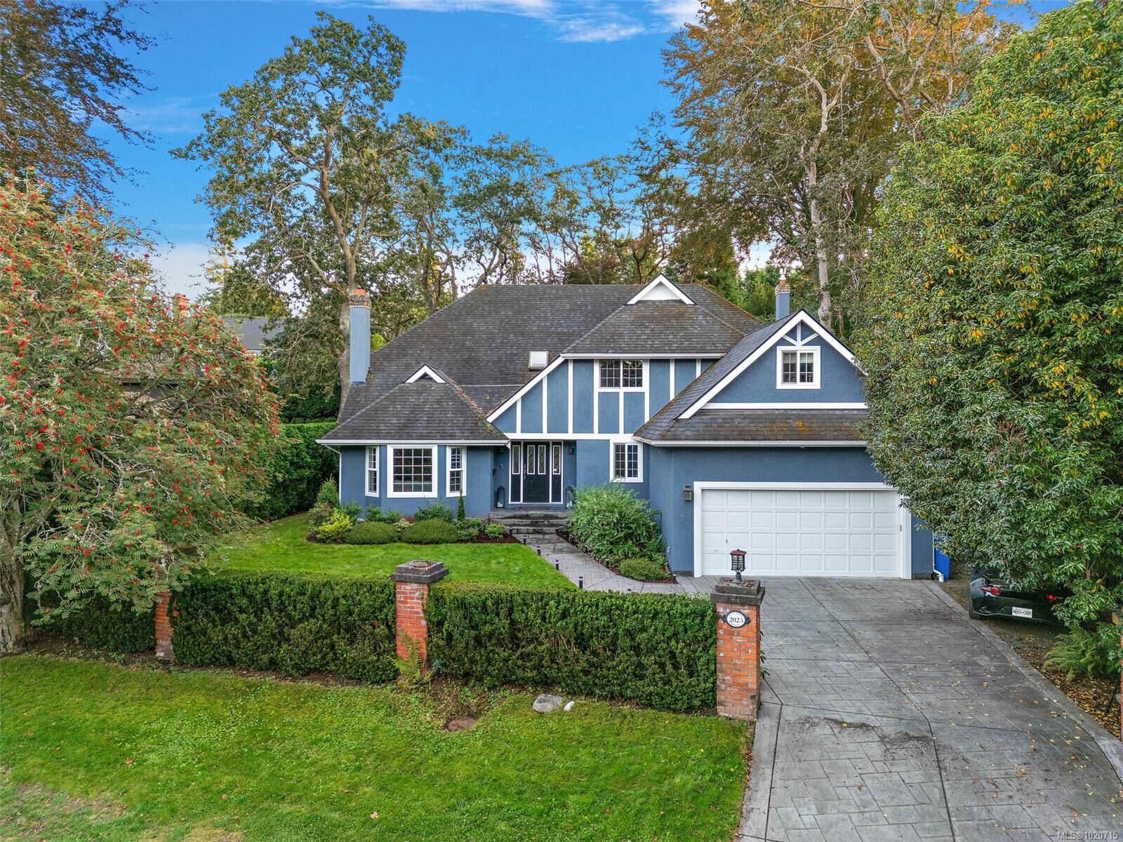 Property Photo:  2023 Runnymede Ave  BC V8S 2V5 