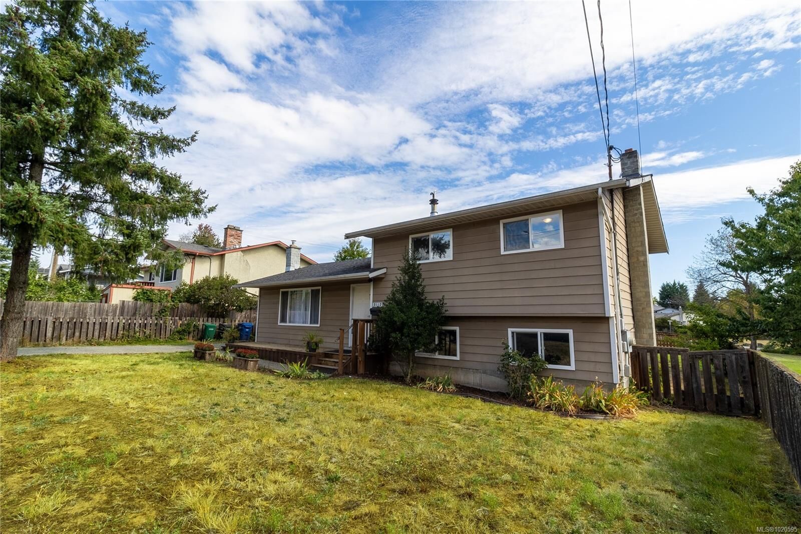 Property Photo: 2112 Boxwood Rd BC V9S 5T4