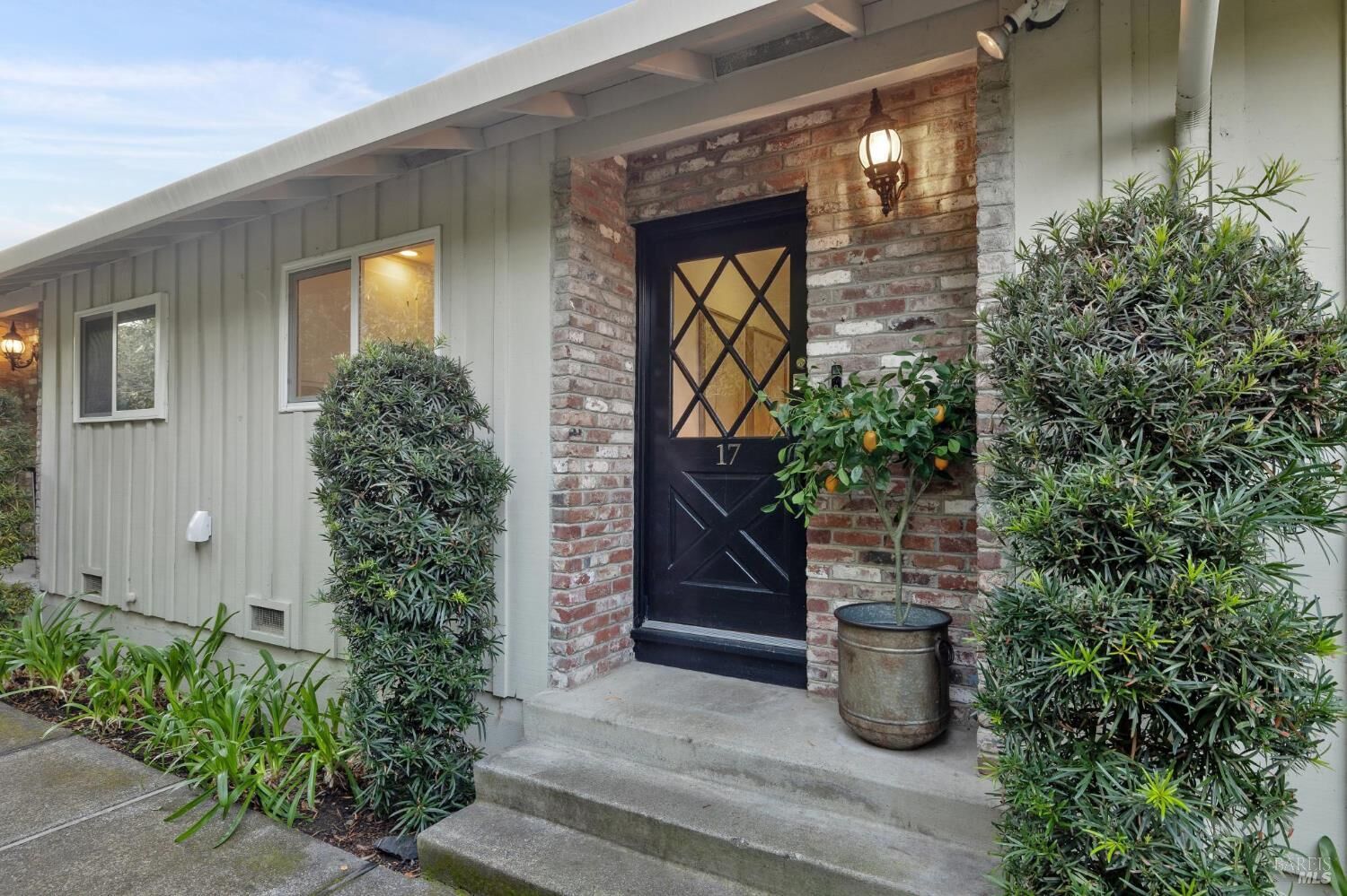 Property Photo:  47 Redwood Avenue 17  CA 94925 