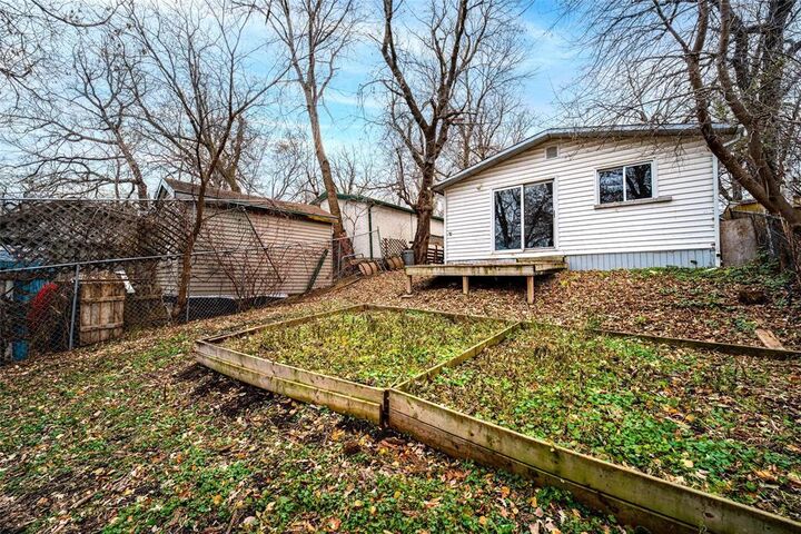 Property Photo: 83 Clayton Drive MB R2M 1G1